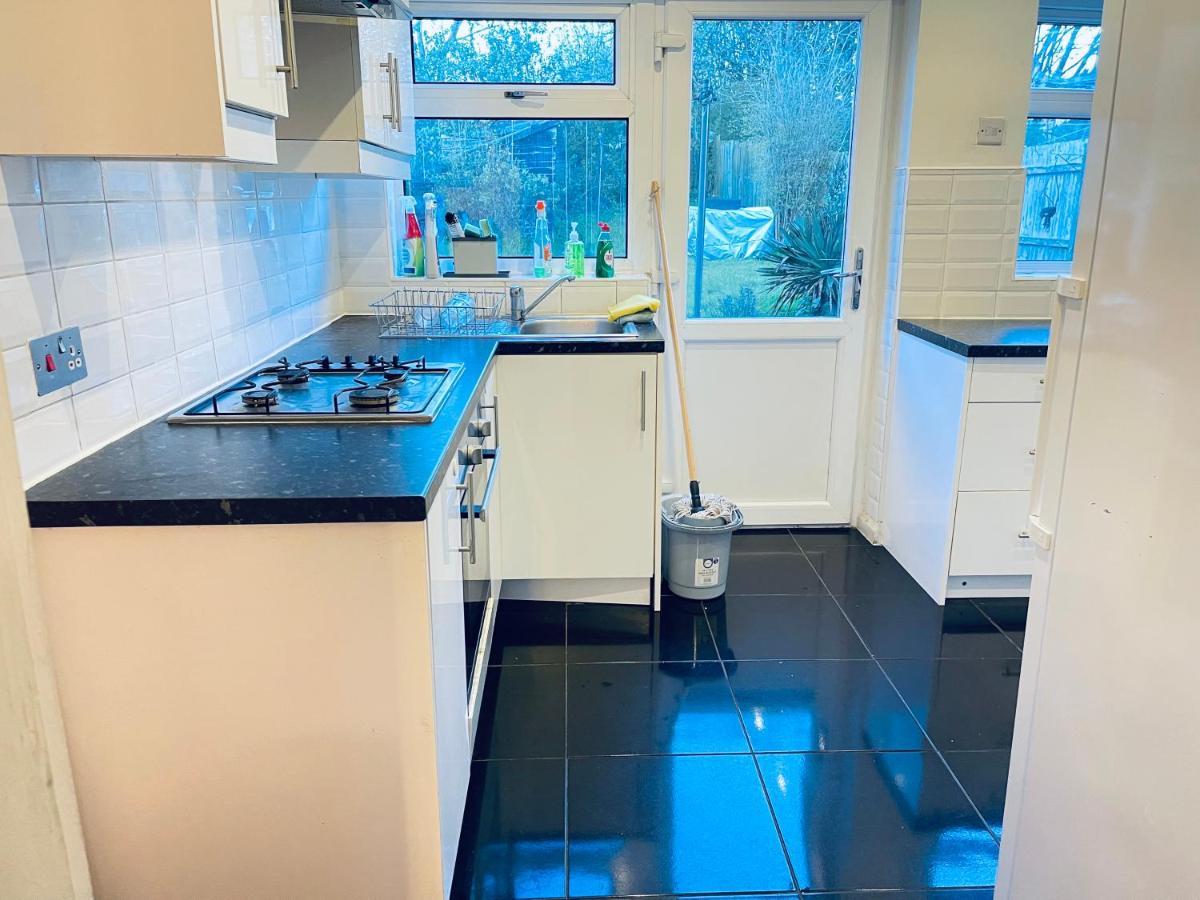 3 Bedroom Holiday House,Close To M6-Express Way To Centre Birmingham Zewnętrze zdjęcie