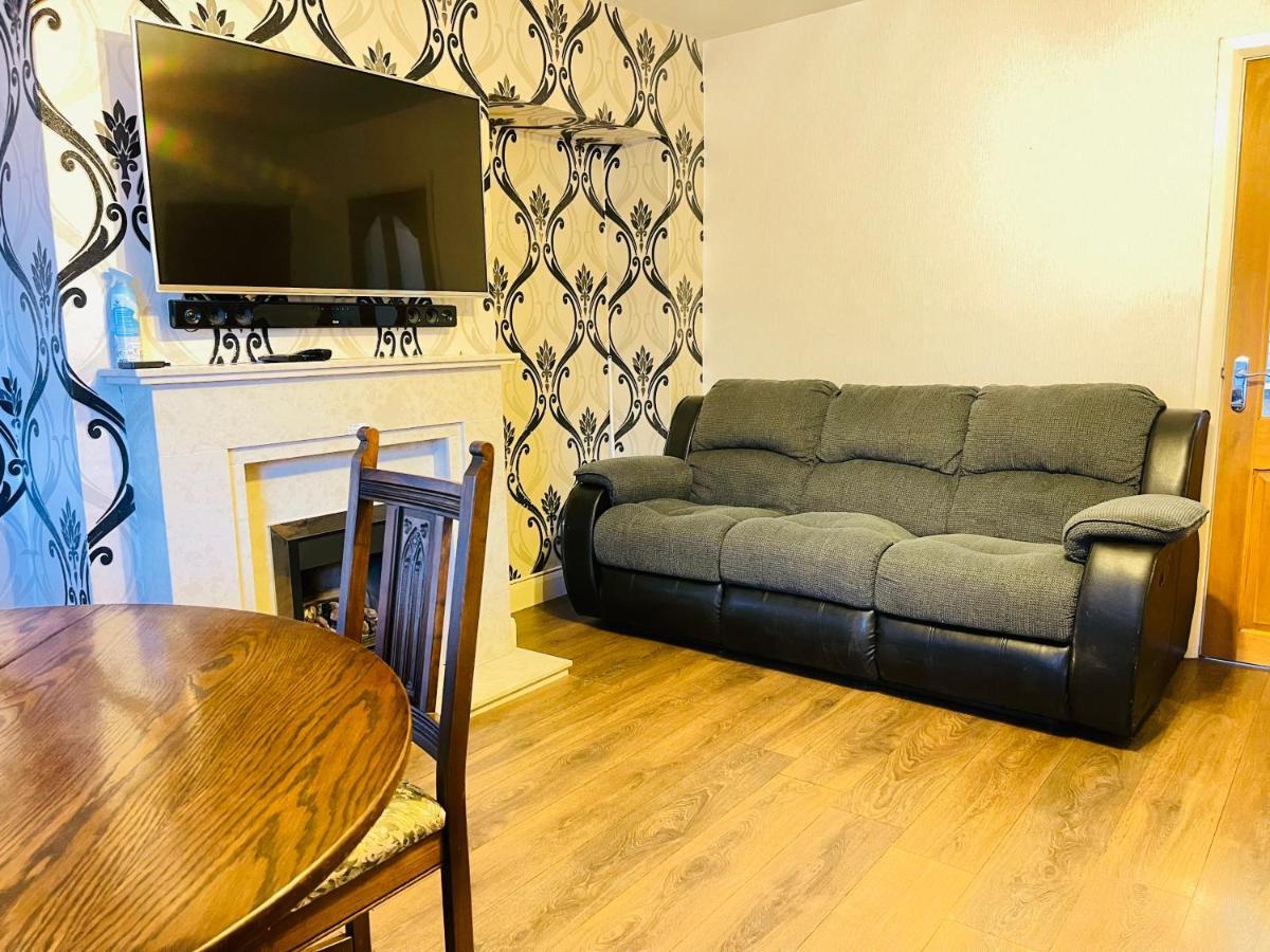 3 Bedroom Holiday House,Close To M6-Express Way To Centre Birmingham Zewnętrze zdjęcie