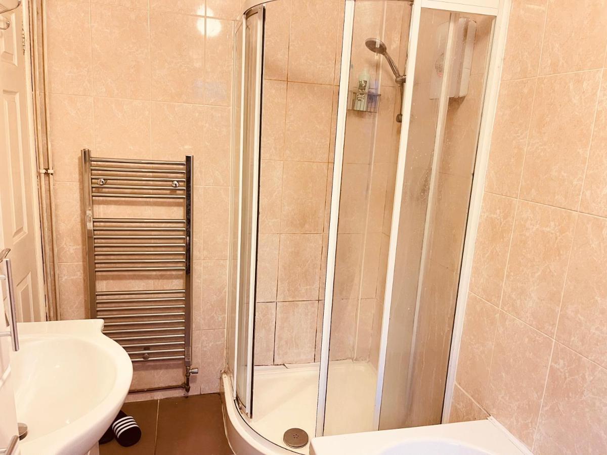 3 Bedroom Holiday House,Close To M6-Express Way To Centre Birmingham Zewnętrze zdjęcie