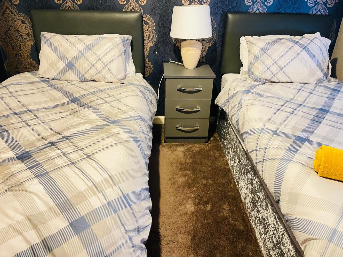 3 Bedroom Holiday House,Close To M6-Express Way To Centre Birmingham Zewnętrze zdjęcie